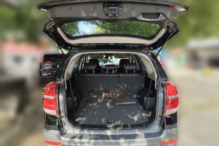 Used Chevrolet Captiva 2015 2.4L 4x4 Flagship Edition 7-Seater Trunk