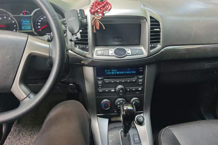 Used Chevrolet Captiva 2015 2.4L Two-Wheel Drive Urban Version 7 Seats Audio And AC Panel