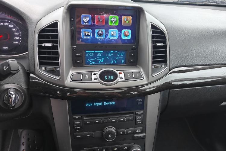 Used Chevrolet Captiva 2015 2.4L 4x4 Flagship Edition 7-Seater Audio And AC Panel