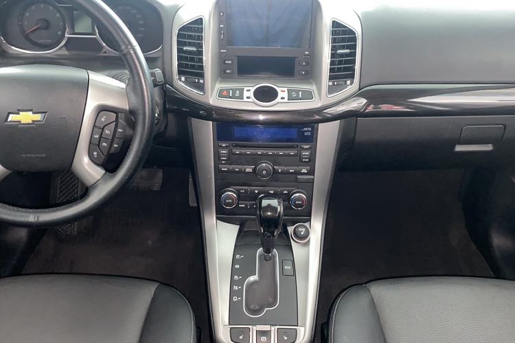 Used Chevrolet Captiva 2015 2.4L 4x4 Flagship Edition 7-Seater Audio And AC Panel