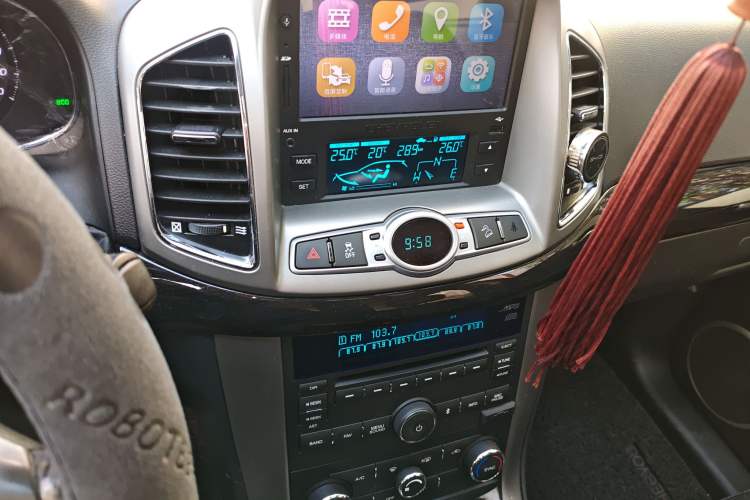 Used Chevrolet Captiva 2015 2.4L 4x4 Flagship Edition 7-Seater Audio And AC Panel