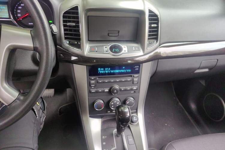 Used Chevrolet Captiva 2015 2.4L Two-Wheel Drive Urban Version 7 Seats Audio And AC Panel