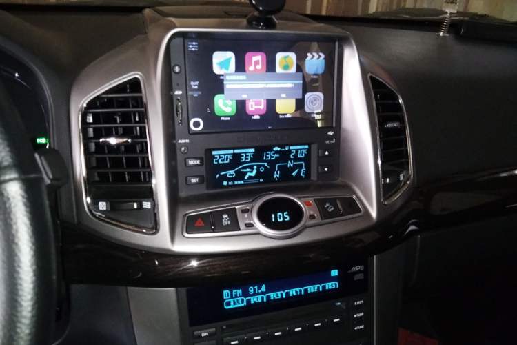 Used Chevrolet Captiva 2015 2.4L 4x4 Flagship Edition 7-Seater Audio And AC Panel