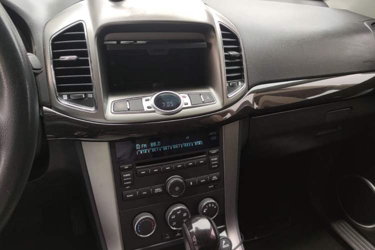 Used Chevrolet Captiva 2015 2.4L Two-Wheel Drive Urban Version 7 Seats Audio And AC Panel