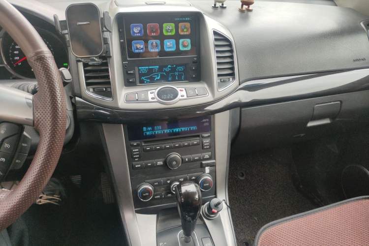 Used Chevrolet Captiva 2015 2.4L 4x4 Flagship Edition 7-Seater Audio And AC Panel