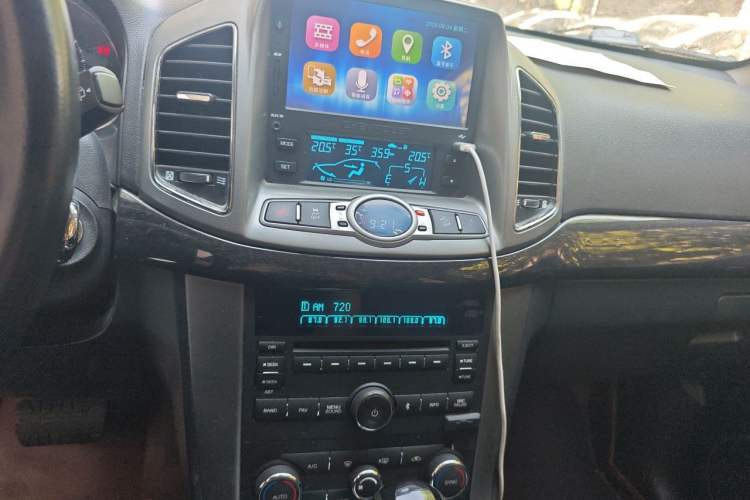 Used Chevrolet Captiva 2015 2.4L 4x4 Flagship Edition 7-Seater Audio And AC Panel