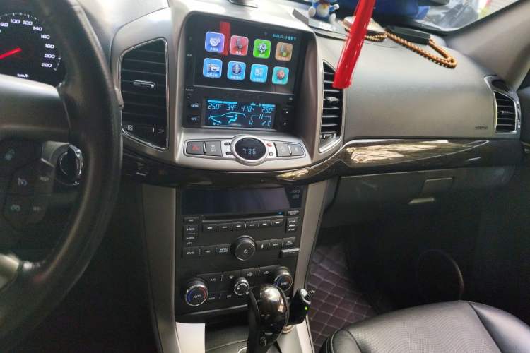 Used Chevrolet Captiva 2015 2.4L 4x4 Flagship Edition 7-Seater Audio And AC Panel
