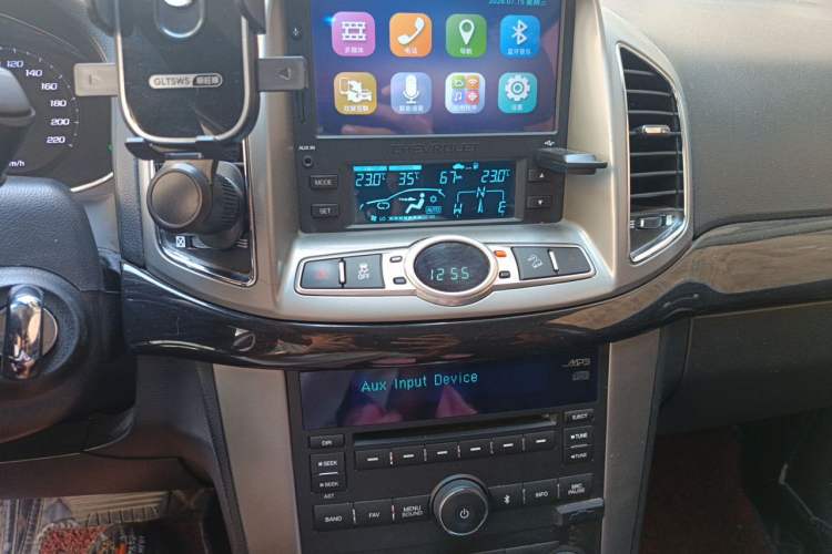 Used Chevrolet Captiva 2015 2.4L 4x4 Flagship Edition 7-Seater Audio And AC Panel