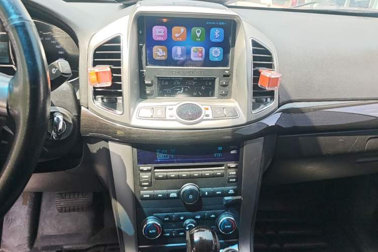 Used Chevrolet Captiva 2015 2.4L 4x4 Flagship Edition 7-Seater Audio And AC Panel