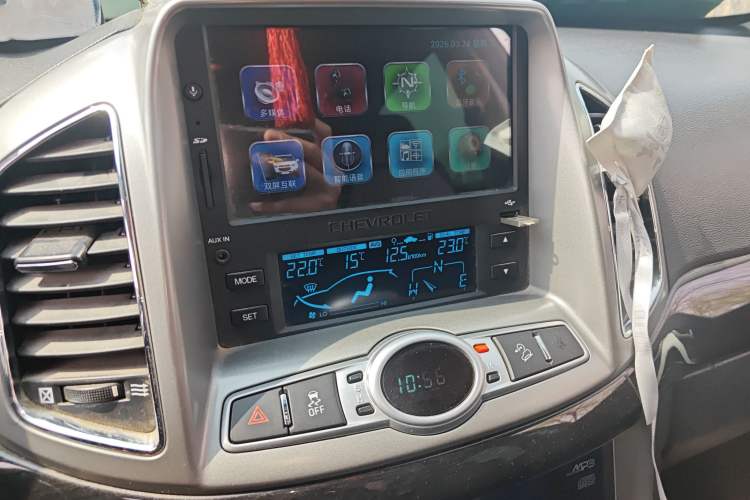 Used Chevrolet Captiva 2015 2.4L 4x4 Flagship Edition 7-Seater Audio And AC Panel