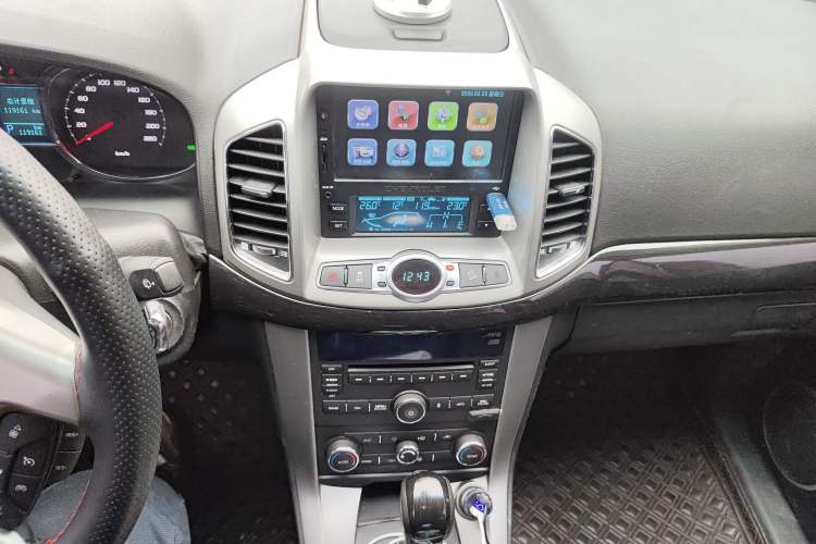 Used Chevrolet Captiva 2015 2.4L 4x4 Flagship Edition 7-Seater Audio And AC Panel