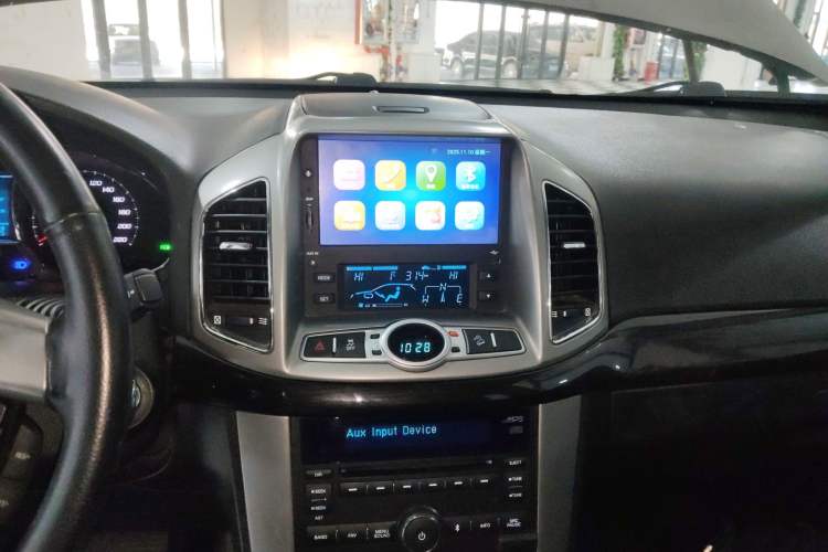 Used Chevrolet Captiva 2015 2.4L 4x4 Flagship Edition 7-Seater Audio And AC Panel