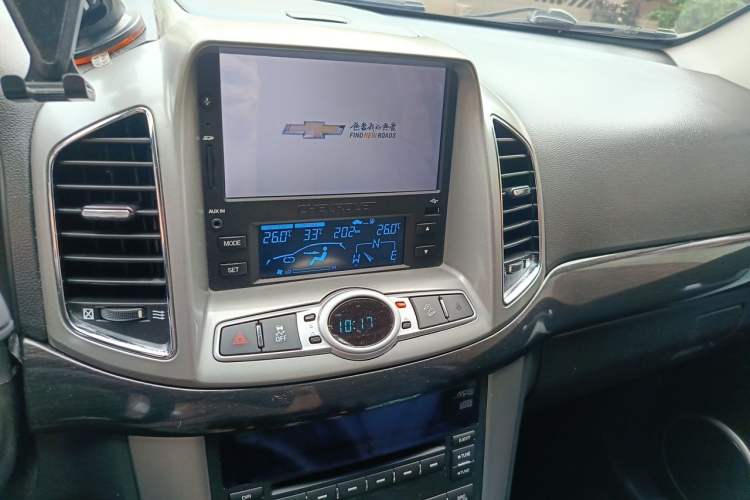 Used Chevrolet Captiva 2015 2.4L 4x4 Flagship Edition 7-Seater Audio And AC Panel