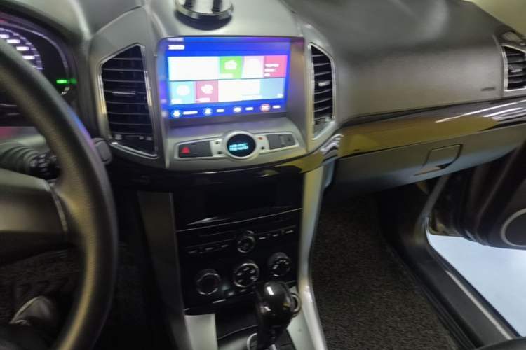 Used Chevrolet Captiva 2015 2.4L Two-Wheel Drive Urban Version 7 Seats Audio And AC Panel