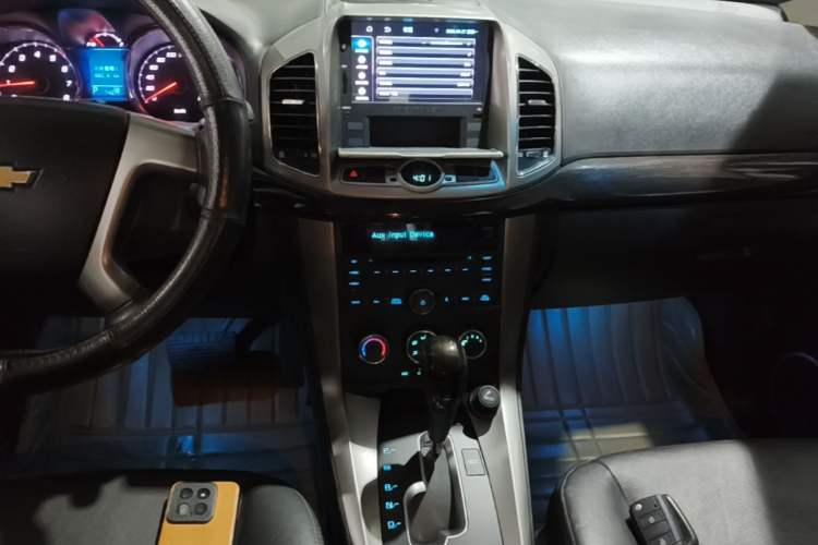 Used Chevrolet Captiva 2015 2.4L Two-Wheel Drive Urban Version 7 Seats Audio And AC Panel