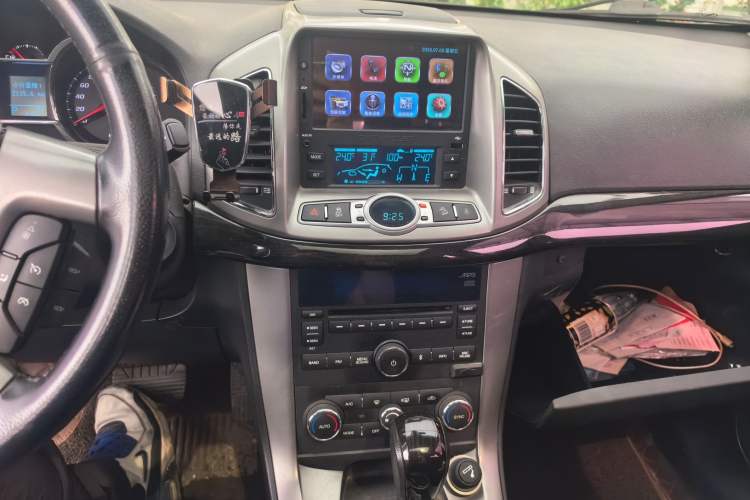 Used Chevrolet Captiva 2015 2.4L 4x4 Flagship Edition 7-Seater Audio And AC Panel