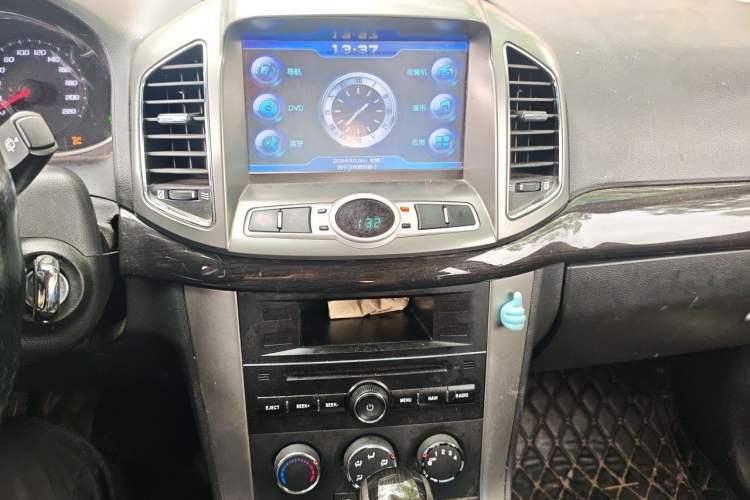 Used Chevrolet Captiva 2015 2.4L Two-Wheel Drive Urban Version 7 Seats Audio And AC Panel