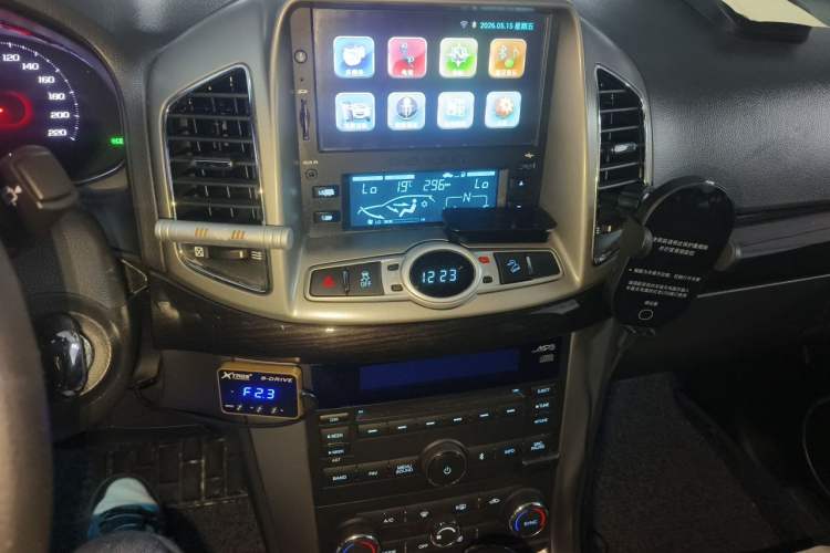 Used Chevrolet Captiva 2015 2.4L 4x4 Flagship Edition 7-Seater Audio And AC Panel