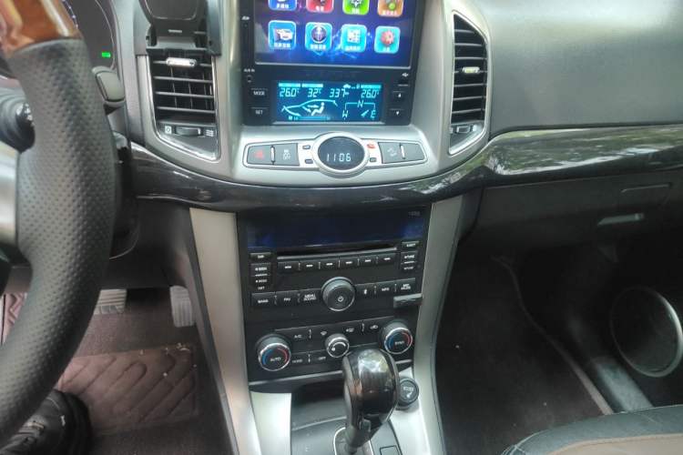Used Chevrolet Captiva 2015 2.4L 4x4 Flagship Edition 7-Seater Audio And AC Panel