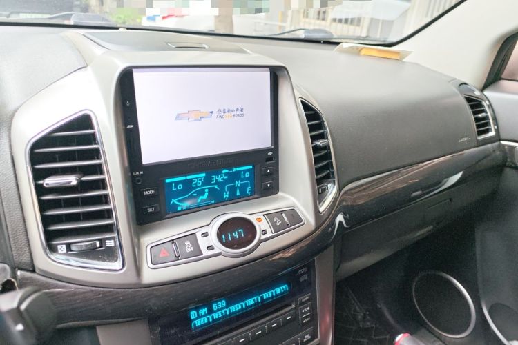 Used Chevrolet Captiva 2015 2.4L 4x4 Flagship Edition 7-Seater Audio And AC Panel