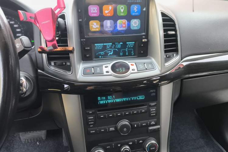 Used Chevrolet Captiva 2015 2.4L 4x4 Flagship Edition 7-Seater Audio And AC Panel