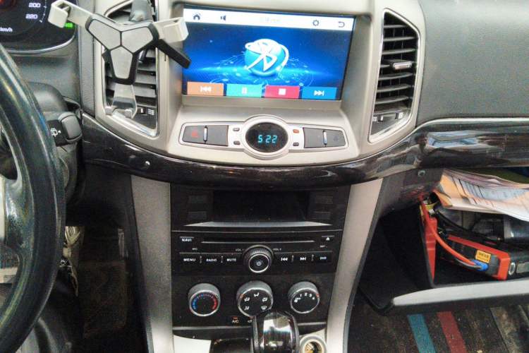 Used Chevrolet Captiva 2015 2.4L Two-Wheel Drive Urban Version 7 Seats Audio And AC Panel