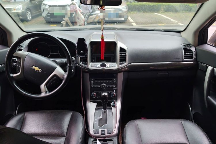 Used Chevrolet Captiva 2015 2.4L 4x4 Flagship Edition 7-Seater Center Console