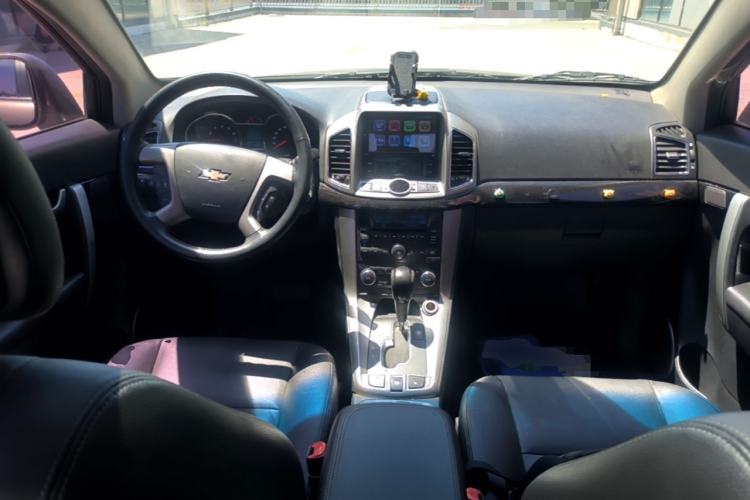 Used Chevrolet Captiva 2015 2.4L 4x4 Flagship Edition 7-Seater Center Console