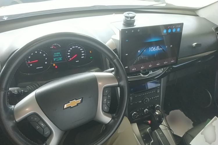 Used Chevrolet Captiva 2015 2.4L 4x4 Flagship Edition 7-Seater Center Console
