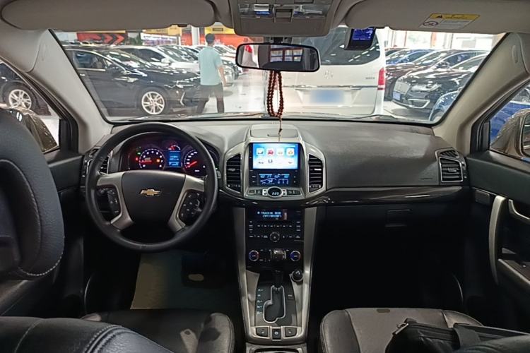Used Chevrolet Captiva 2015 2.4L 4x4 Flagship Edition 7-Seater Center Console