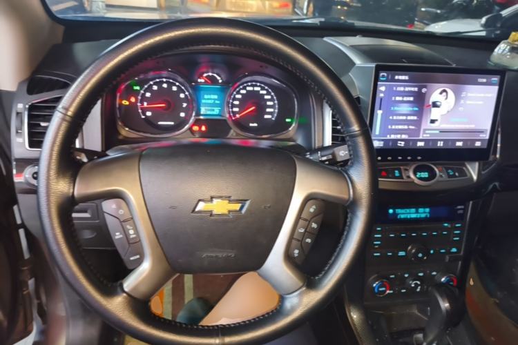Used Chevrolet Captiva 2015 2.4L 4x4 Flagship Edition 7-Seater Center Console