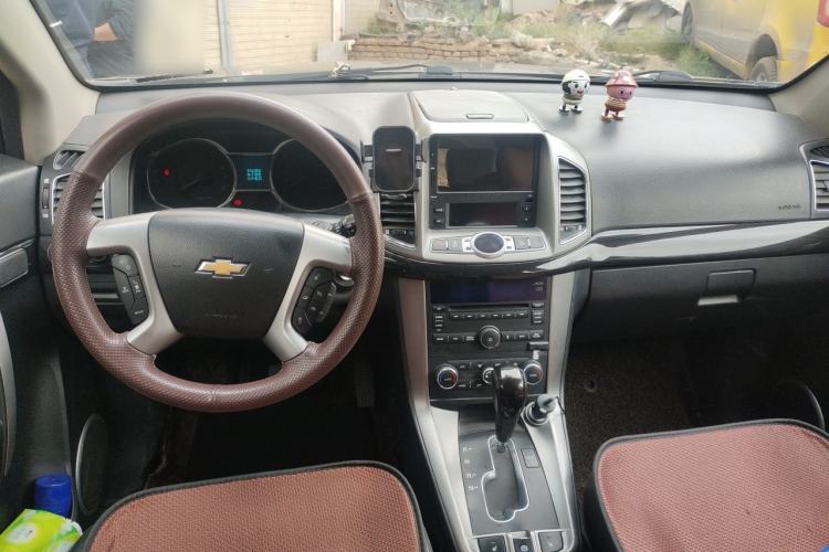 Used Chevrolet Captiva 2015 2.4L 4x4 Flagship Edition 7-Seater Center Console