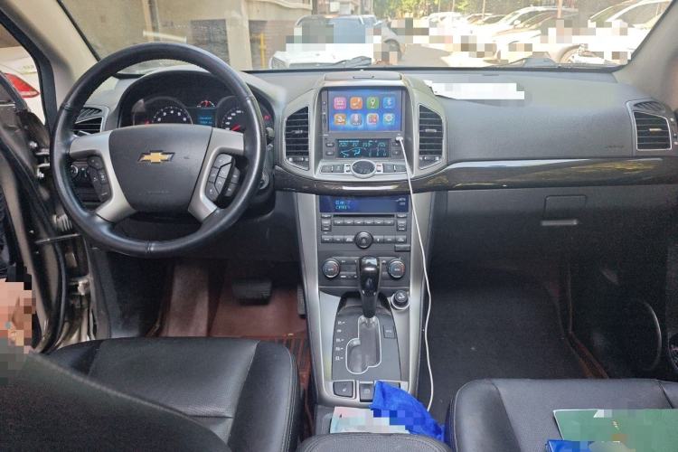 Used Chevrolet Captiva 2015 2.4L 4x4 Flagship Edition 7-Seater Center Console