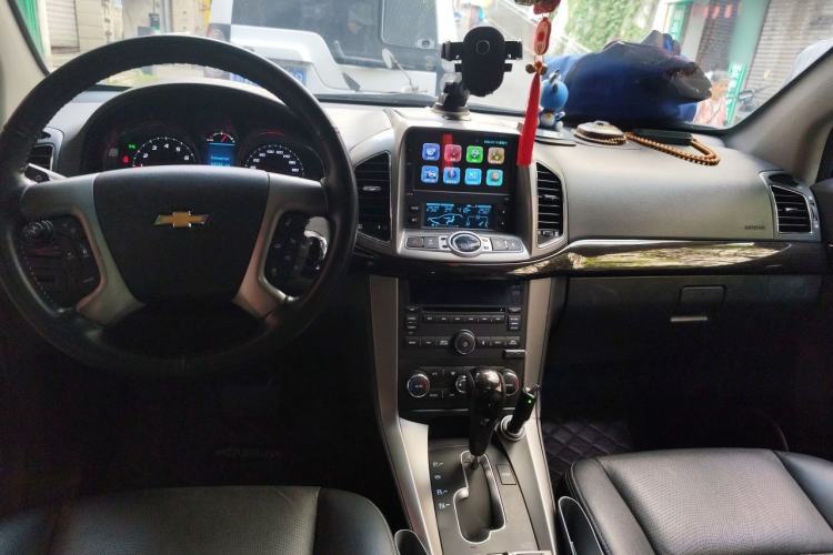 Used Chevrolet Captiva 2015 2.4L 4x4 Flagship Edition 7-Seater Center Console