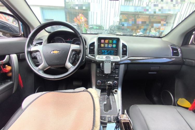 Used Chevrolet Captiva 2015 2.4L 4x4 Flagship Edition 7-Seater Center Console