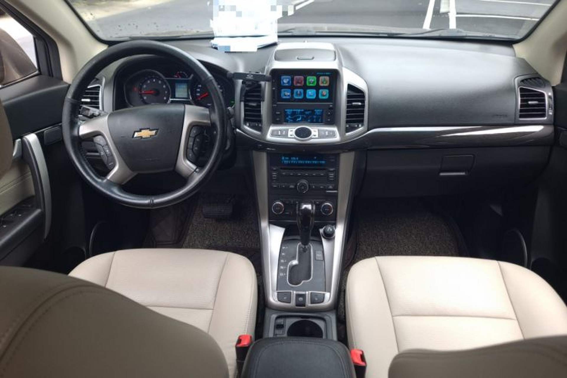Used Chevrolet Captiva 2015 2.4L 4x4 Flagship Edition 7-Seater Center Console