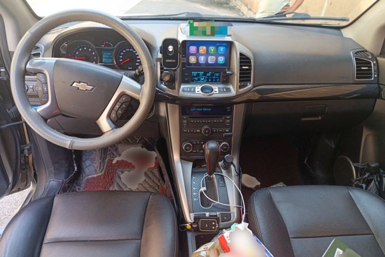 Used Chevrolet Captiva 2015 2.4L 4x4 Flagship Edition 7-Seater Center Console
