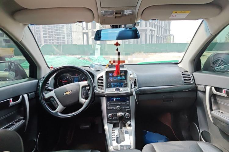 Used Chevrolet Captiva 2015 2.4L 4x4 Flagship Edition 7-Seater Center Console