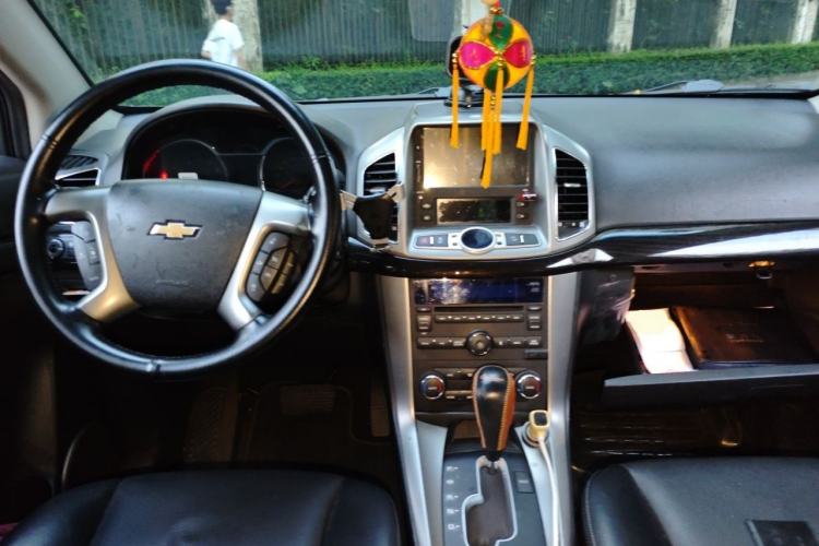 Used Chevrolet Captiva 2015 2.4L 4x4 Flagship Edition 7-Seater Center Console