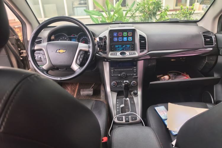 Used Chevrolet Captiva 2015 2.4L 4x4 Flagship Edition 7-Seater Center Console