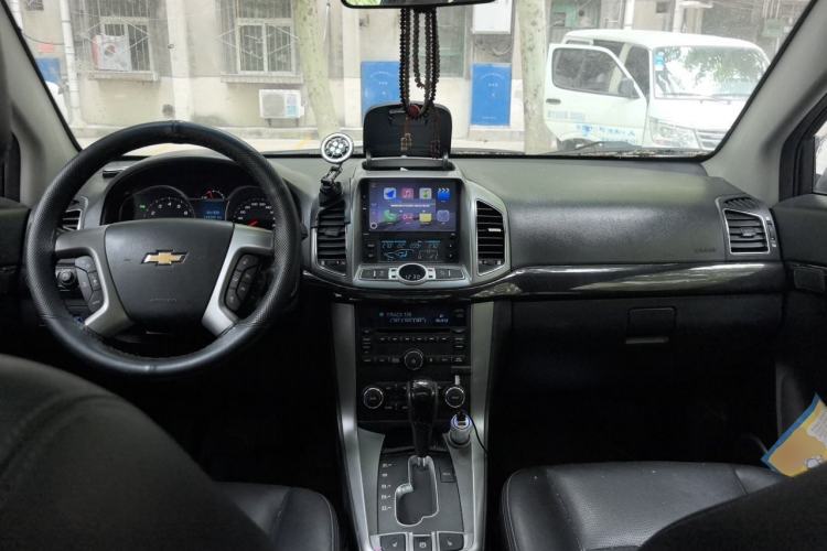 Used Chevrolet Captiva 2015 2.4L 4x4 Flagship Edition 7-Seater Center Console