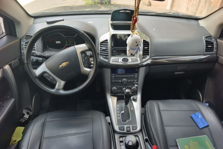 Used Chevrolet Captiva 2015 2.4L 4x4 Flagship Edition 7-Seater Center Console