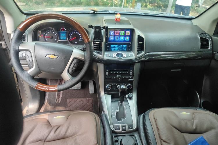 Used Chevrolet Captiva 2015 2.4L 4x4 Flagship Edition 7-Seater Center Console