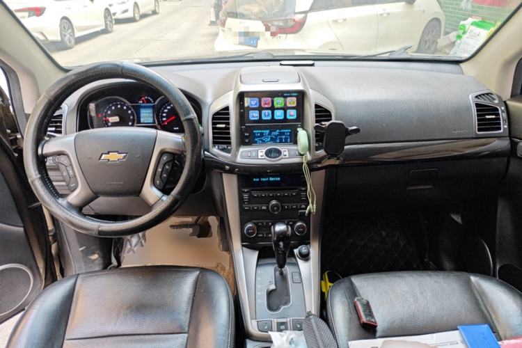 Used Chevrolet Captiva 2015 2.4L 4x4 Flagship Edition 7-Seater Center Console