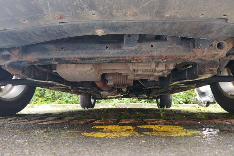 Used Chevrolet Captiva 2015 2.4L 4x4 Flagship Edition 7-Seater Chassis Front