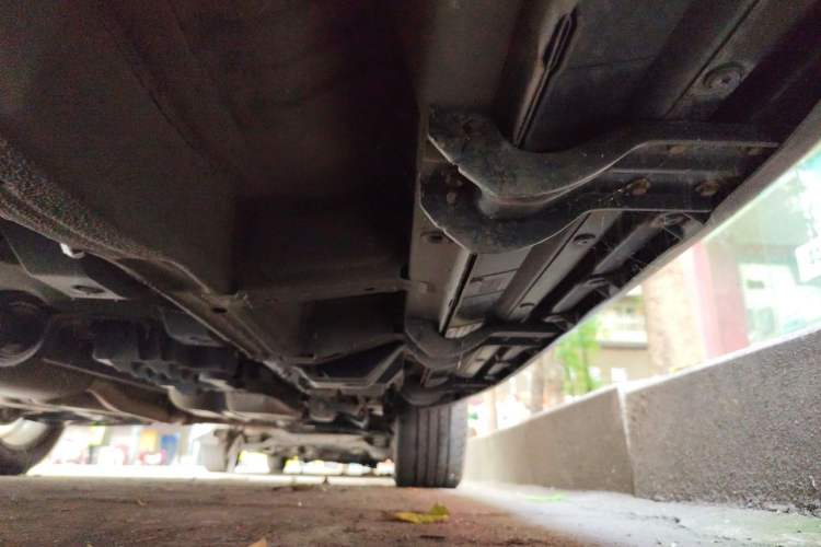 Used Chevrolet Captiva 2015 2.4L 4x4 Flagship Edition 7-Seater Chassis Front Left