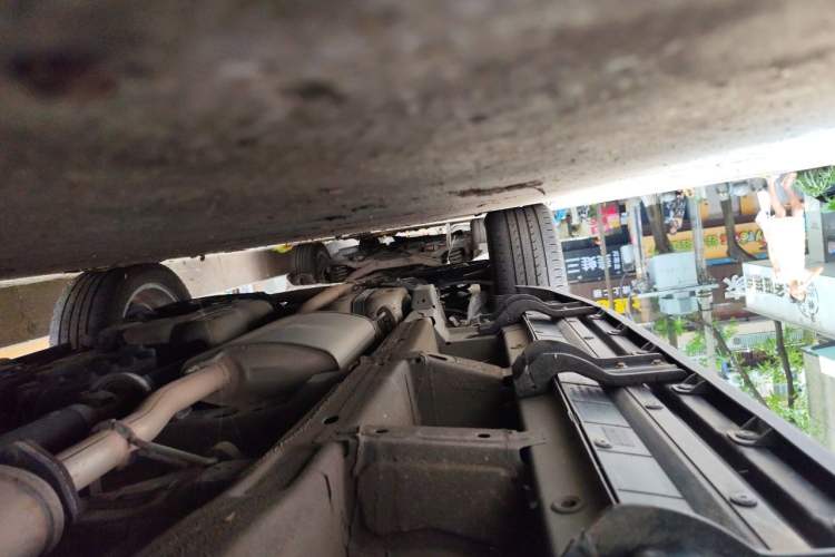 Used Chevrolet Captiva 2015 2.4L 4x4 Flagship Edition 7-Seater Chassis Front Right