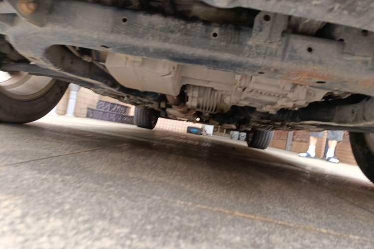 Used Chevrolet Captiva 2015 2.4L 4x4 Flagship Edition 7-Seater Chassis Front
