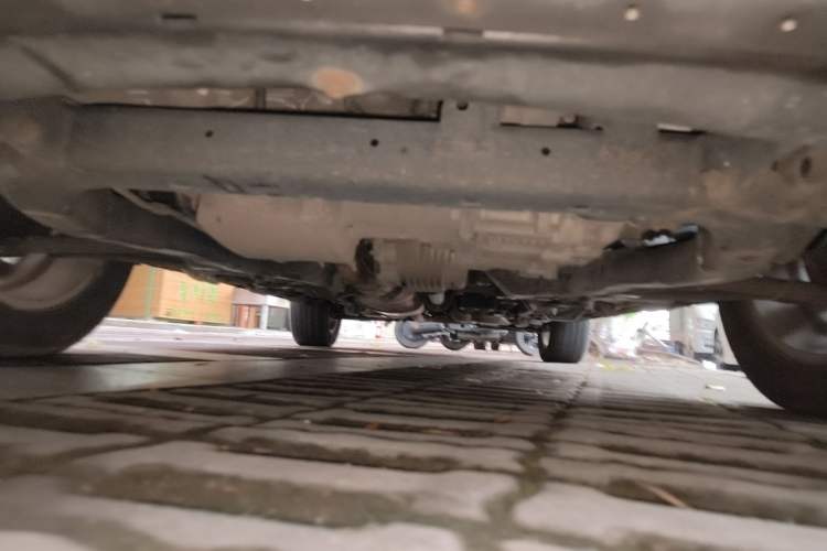 Used Chevrolet Captiva 2015 2.4L 4x4 Flagship Edition 7-Seater Chassis Front