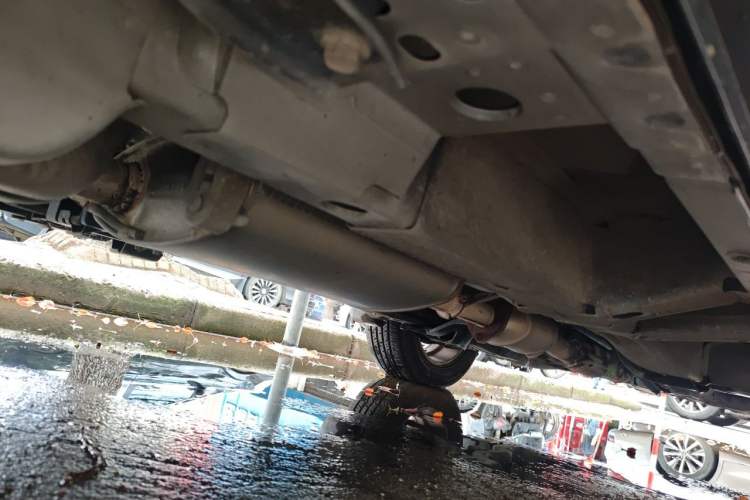 Used Chevrolet Captiva 2015 2.4L Two-Wheel Drive Urban Version 7 Seats Chassis Rear Right